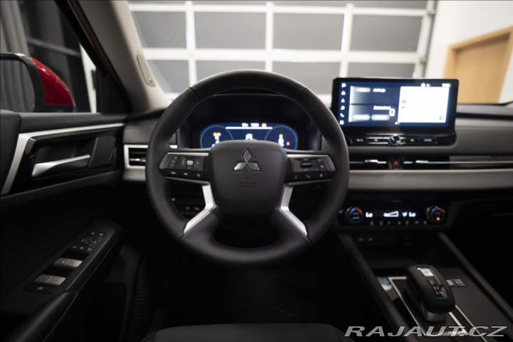 Mitsubishi Outlander 2,4 PHEV INVITE 1728 KM 2 2025