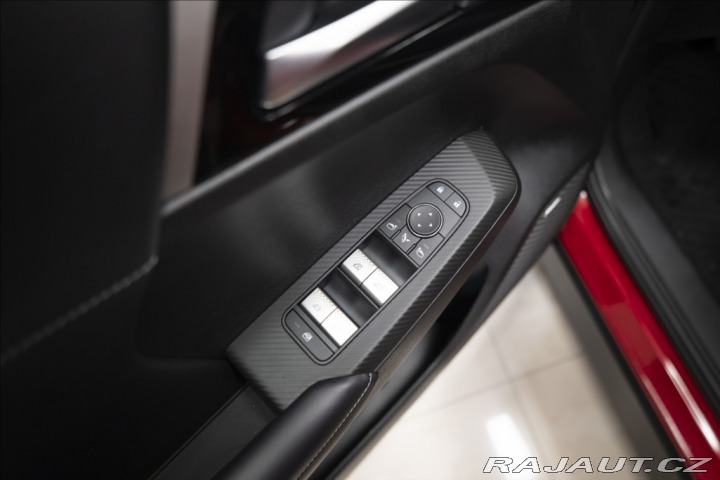 Mitsubishi Outlander 2,4 PHEV INVITE 1728 KM 2 2025