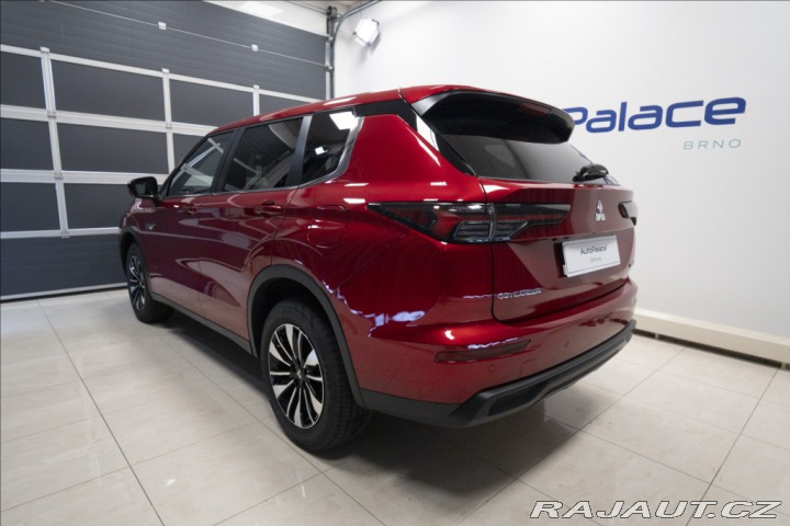 Mitsubishi Outlander 2,4 PHEV INVITE 1728 KM 2 2025