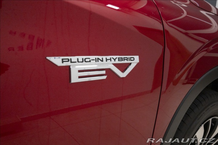 Mitsubishi Outlander 2,4 PHEV INVITE 1728 KM 2 2025