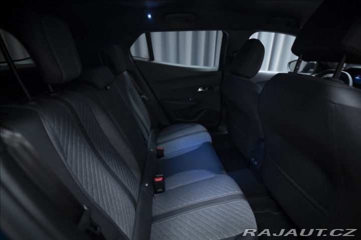 Peugeot 2008 1,2 AT HYBRID KAMERA VÝHŘ 2025