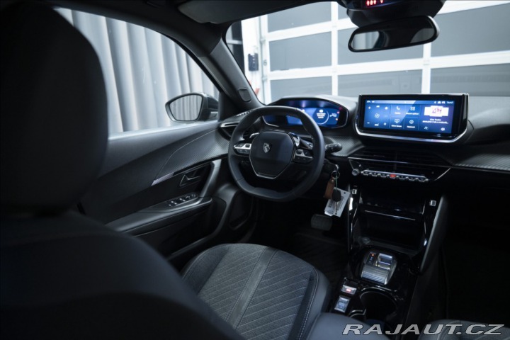 Peugeot 2008 1,2 AT HYBRID KAMERA VÝHŘ 2025