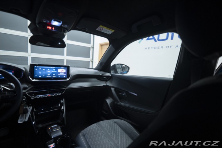 Peugeot 2008 1,2 AT HYBRID KAMERA VÝHŘ 2025
