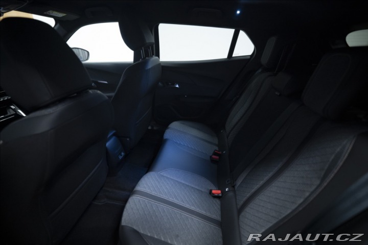 Peugeot 2008 1,2 AT HYBRID KAMERA VÝHŘ 2025