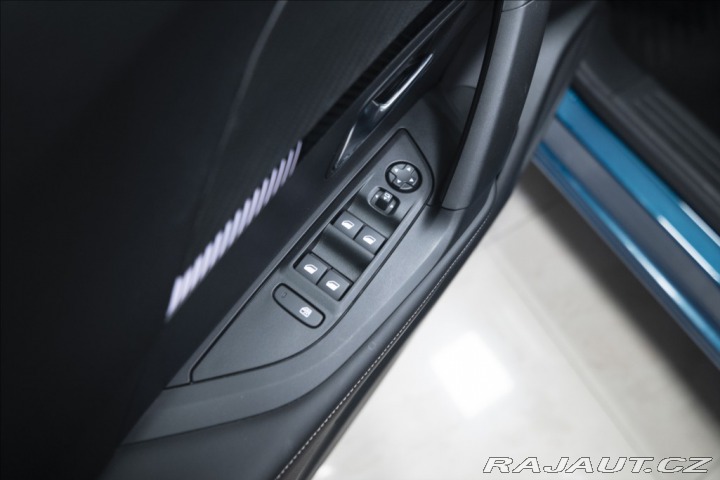 Peugeot 2008 1,2 AT HYBRID KAMERA VÝHŘ 2025
