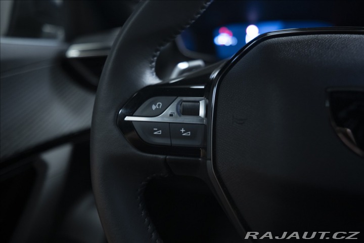 Peugeot 2008 1,2 AT HYBRID KAMERA VÝHŘ 2025