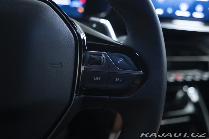 Peugeot 2008 1,2 AT HYBRID KAMERA VÝHŘ 2025