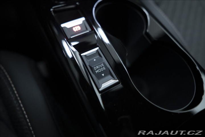 Peugeot 2008 1,2 AT HYBRID KAMERA VÝHŘ 2025