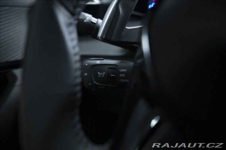 Peugeot 2008 1,2 AT HYBRID KAMERA VÝHŘ 2025