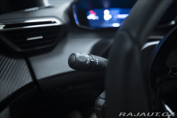 Peugeot 2008 1,2 AT HYBRID KAMERA VÝHŘ 2025