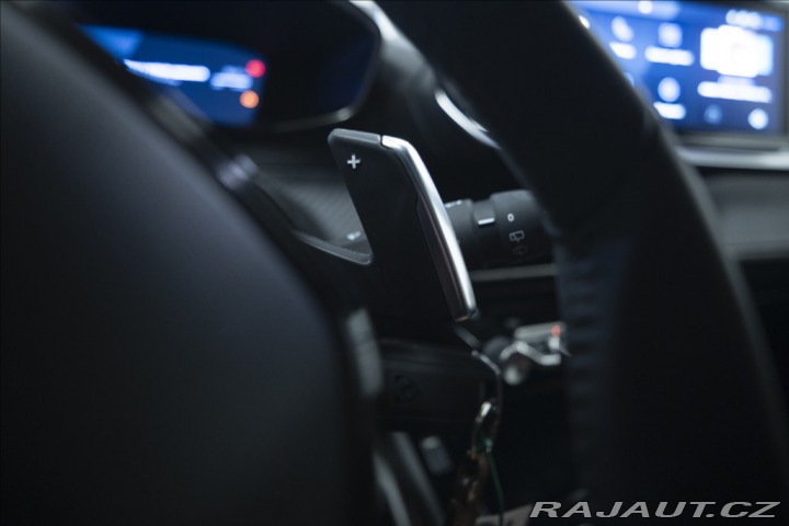 Peugeot 2008 1,2 AT HYBRID KAMERA VÝHŘ 2025