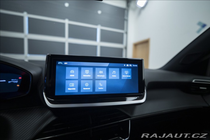 Peugeot 2008 1,2 AT HYBRID KAMERA VÝHŘ 2025