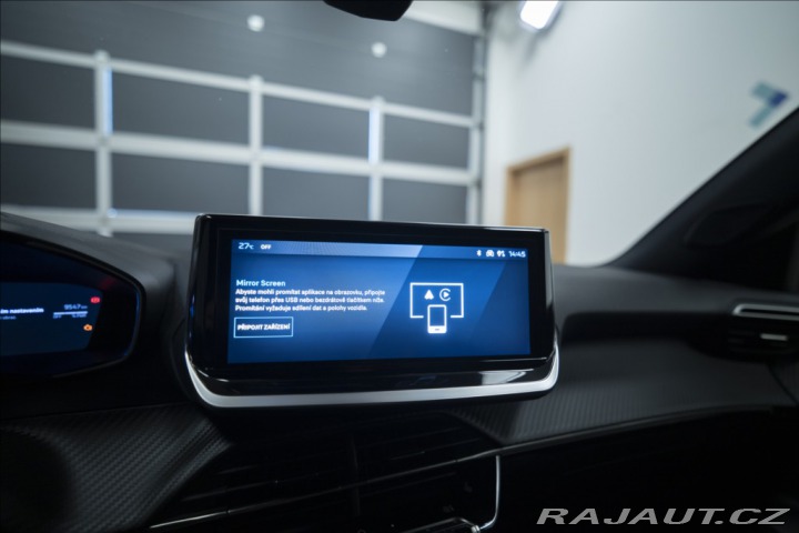 Peugeot 2008 1,2 AT HYBRID KAMERA VÝHŘ 2025
