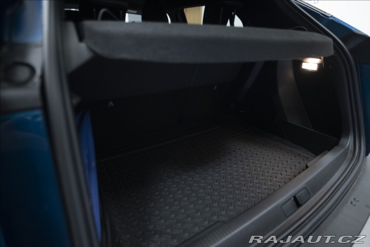 Peugeot 2008 1,2 AT HYBRID KAMERA VÝHŘ 2025
