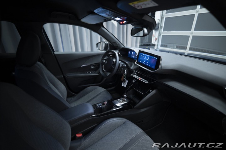 Peugeot 2008 1,2 AT HYBRID KAMERA VÝHŘ 2025