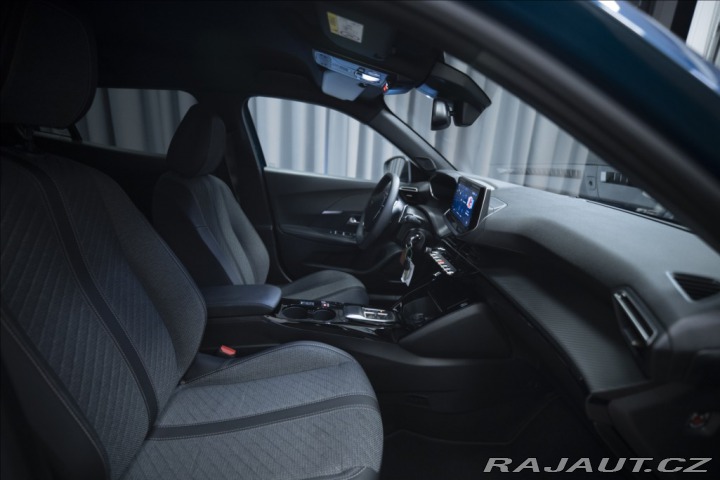 Peugeot 2008 1,2 AT HYBRID KAMERA VÝHŘ 2025