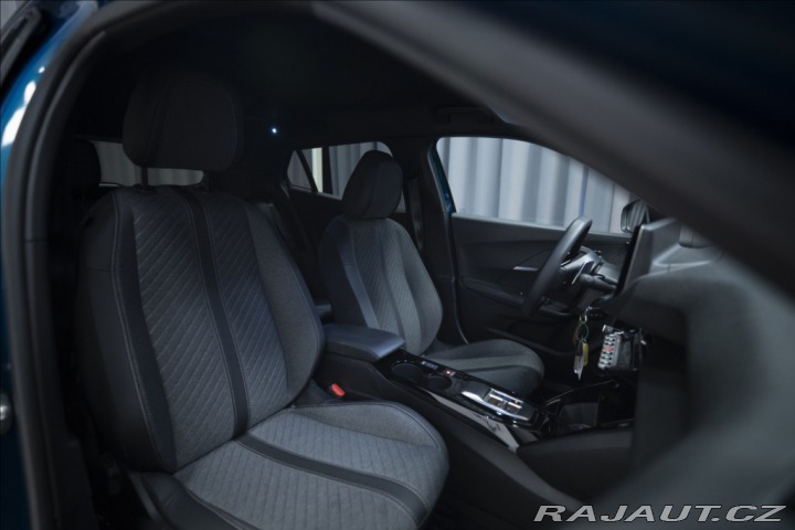 Peugeot 2008 1,2 AT HYBRID KAMERA VÝHŘ 2025
