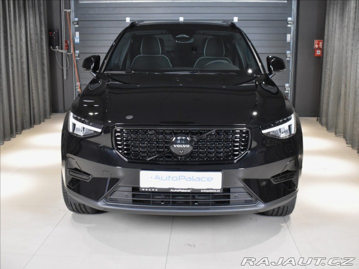 Volvo XC40 2,0 B4  Plus Black Editio 2026