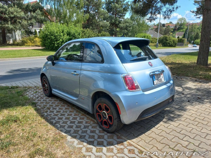 Fiat 500e 83 kw r.v. 2014, modrá me 2014