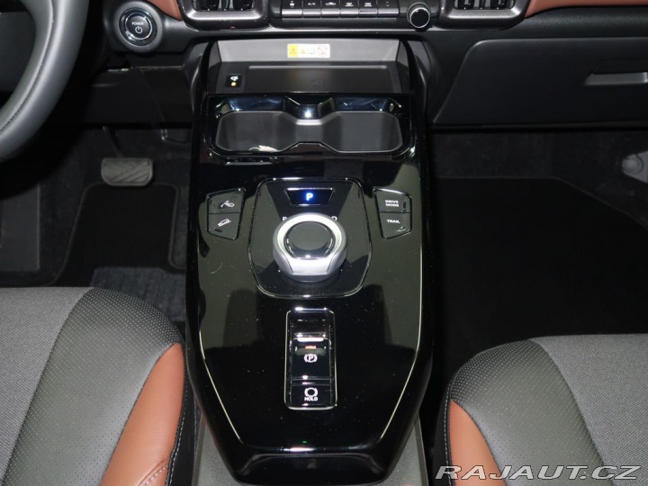 Suzuki Vitara Elegance 4x4 - vůz na ces 2026