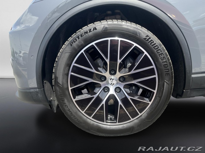 Porsche Macan 4 2025