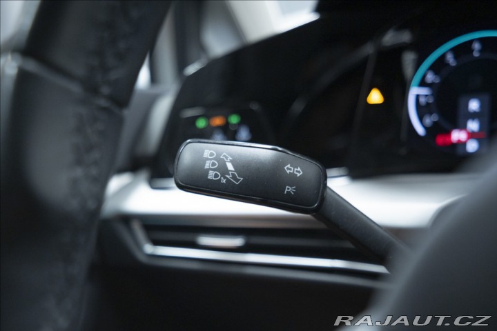 Volkswagen Golf 1,5 eTSI DSG KAMERA VÝHŘE 2023