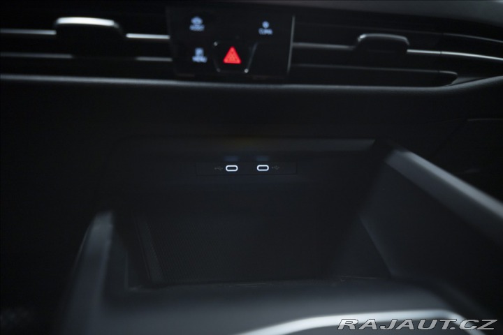 Volkswagen Golf 1,5 eTSI DSG KAMERA VÝHŘE 2023