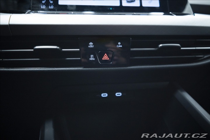 Volkswagen Golf 1,5 eTSI DSG KAMERA VÝHŘE 2023