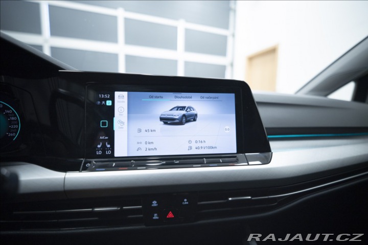 Volkswagen Golf 1,5 eTSI DSG KAMERA VÝHŘE 2023