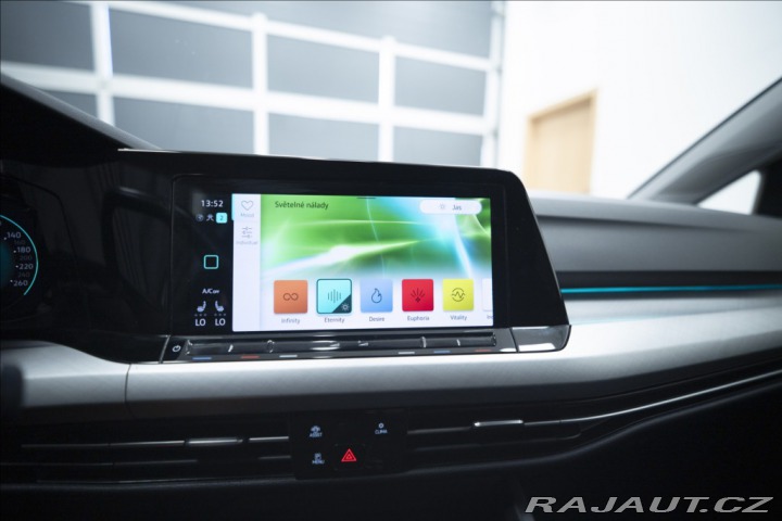 Volkswagen Golf 1,5 eTSI DSG KAMERA VÝHŘE 2023