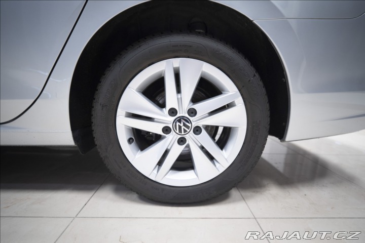 Volkswagen Golf 1,5 eTSI DSG KAMERA VÝHŘE 2023