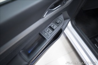 Volkswagen Golf 1,5 eTSI DSG KAMERA VÝHŘE 2023