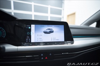 Volkswagen Golf 1,5 eTSI DSG KAMERA VÝHŘE 2023