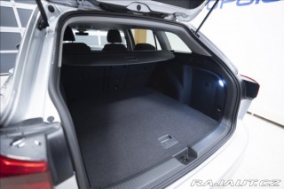 Volkswagen Golf 1,5 eTSI DSG KAMERA VÝHŘE 2023