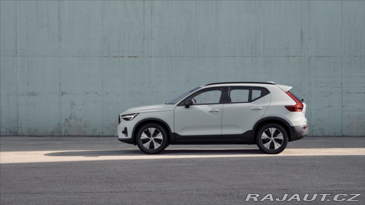 Volvo XC40 2,0 B3 Plus 2026