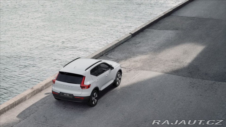 Volvo XC40 2,0 B3 Plus 2026