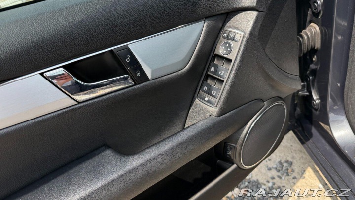 Mercedes-Benz C C200CGI 135kW *A/T*Xenon* 2010