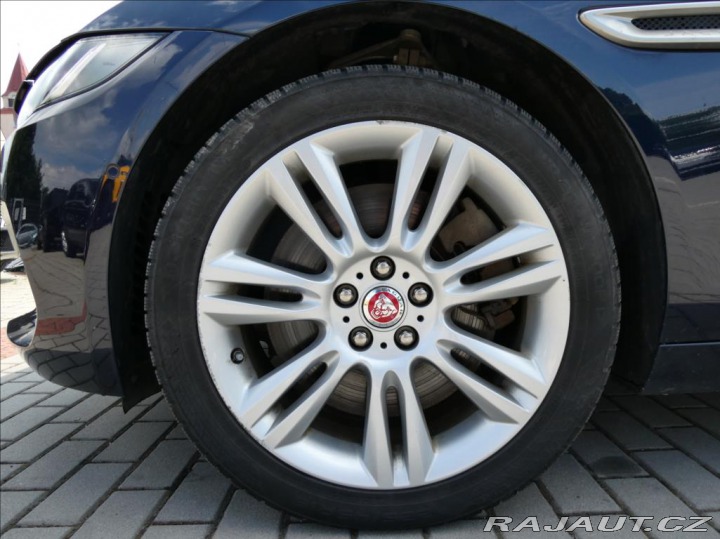 Jaguar XE 2,0 P300 SE, 1.Maj ČR, AW 2019
