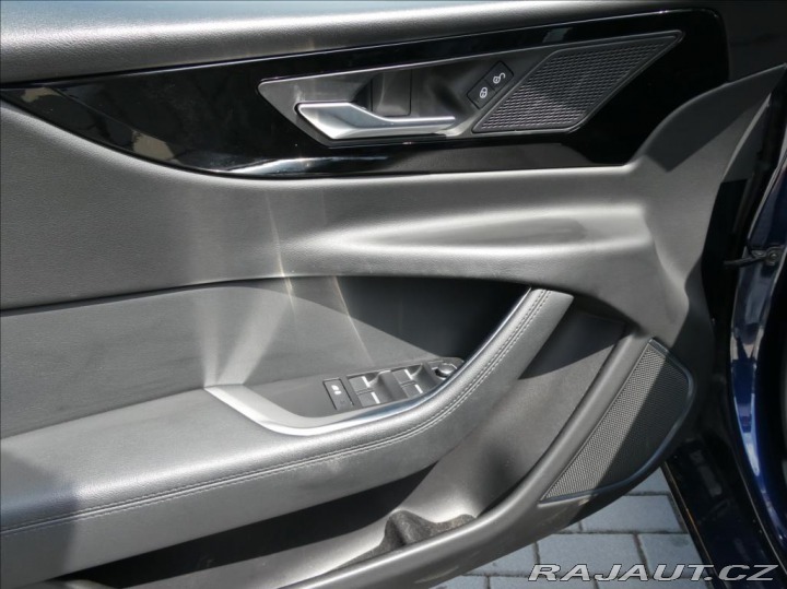 Jaguar XE 2,0 P300 SE, 1.Maj ČR, AW 2019
