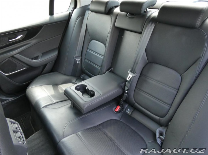 Jaguar XE 2,0 P300 SE, 1.Maj ČR, AW 2019