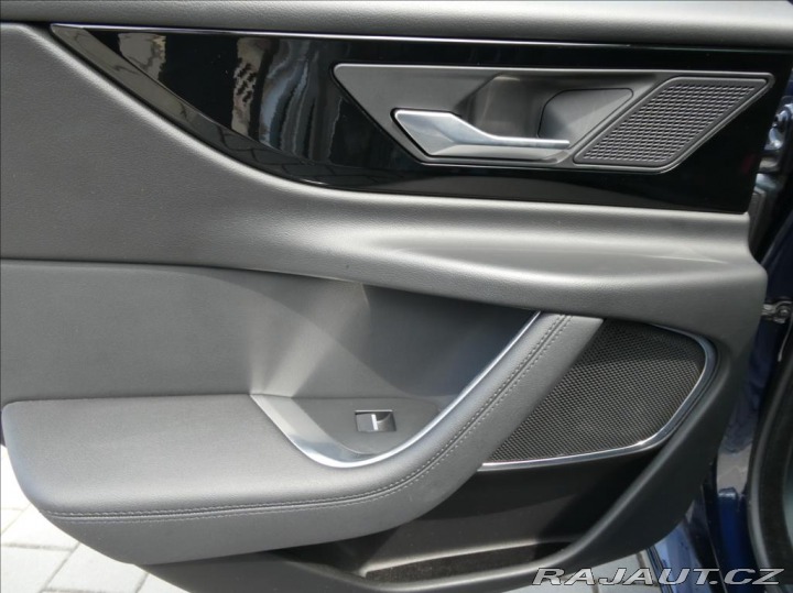 Jaguar XE 2,0 P300 SE, 1.Maj ČR, AW 2019