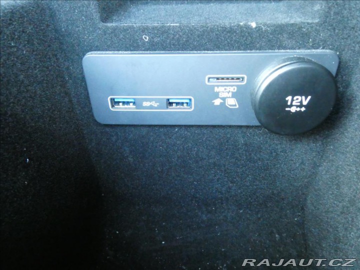 Jaguar XE 2,0 P300 SE, 1.Maj ČR, AW 2019
