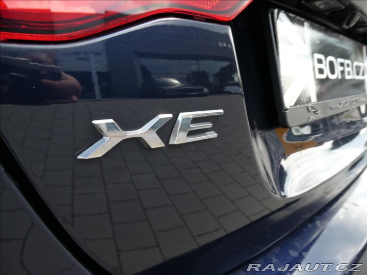 Jaguar XE 2,0 P300 SE, 1.Maj ČR, AW 2019