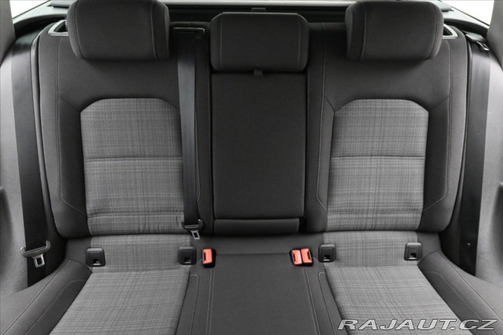 Volkswagen Passat 2,0 TDI 110 kW DSG Busine 2022