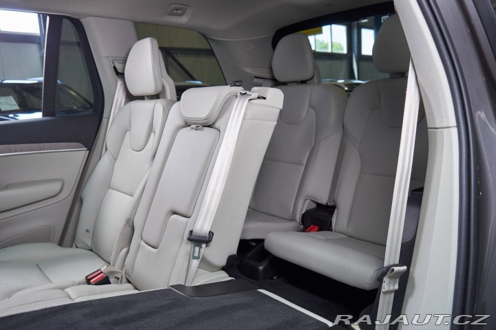 Volvo V90 2024