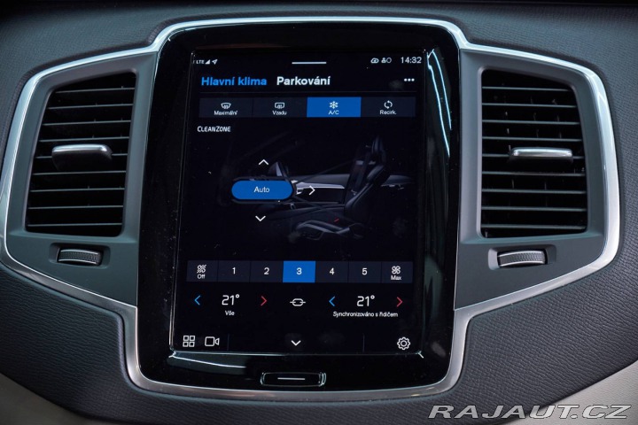 Volvo V90 2024