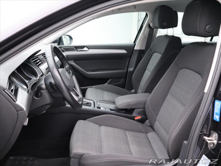 Volkswagen Passat 2,0 110kW BMT DSG Busines 2021