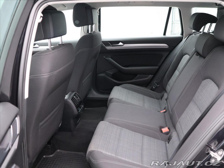 Volkswagen Passat 2,0 110kW BMT DSG Busines 2021