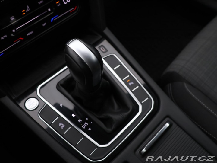 Volkswagen Passat 2,0 110kW BMT DSG Busines 2021