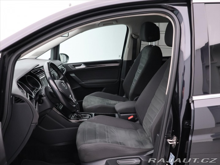 Volkswagen Touran 2,0 TDI 110kW DSG Highlin 2015